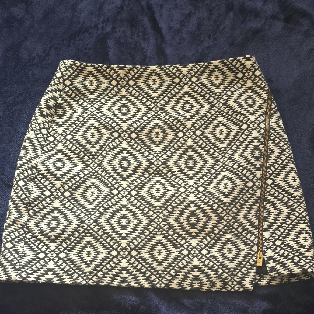 Hollister Geometric Patterned Black and Cream Skirt
